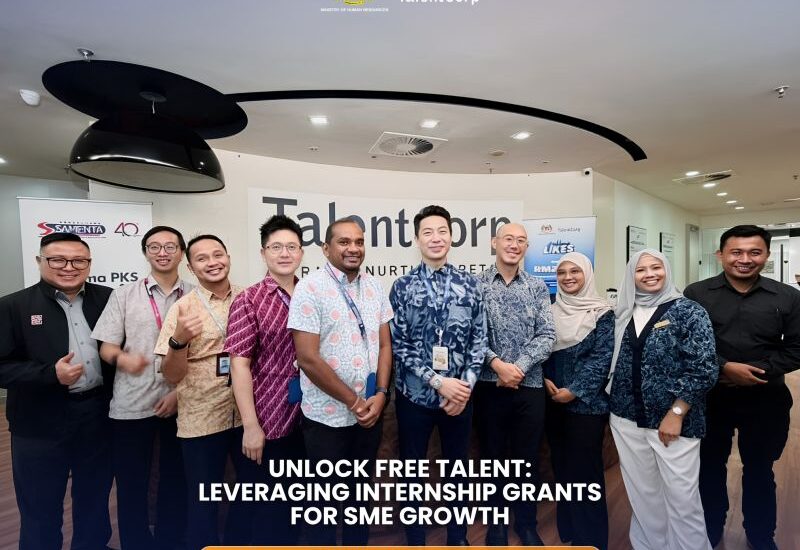 Group photo of speakers, LiKES employer partners and higher education representatives at SAMENTA x TalentCorp internship session with SAMENTA and TalentCorp banners