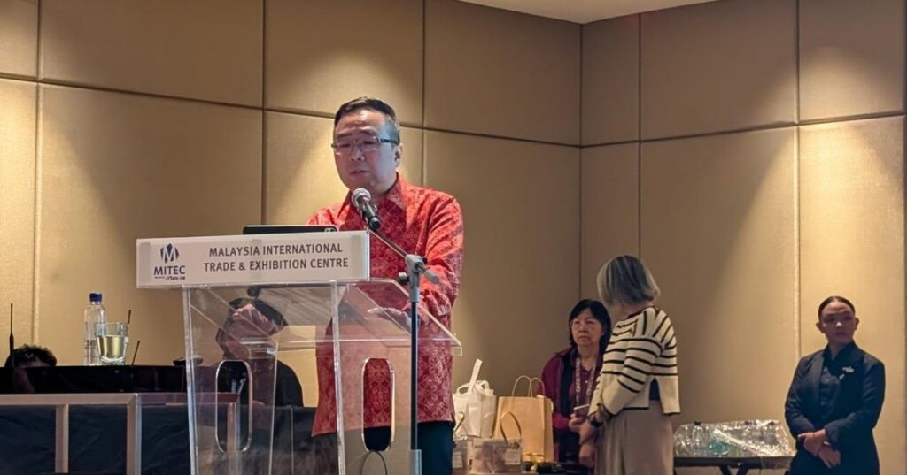 YB Datuk Chang Lih Kang, Minister of Science, Technology and Innovation, speaking at the MITEC lectern during the officiating address at RetailTech+ 2026, The Future of Retail Forum