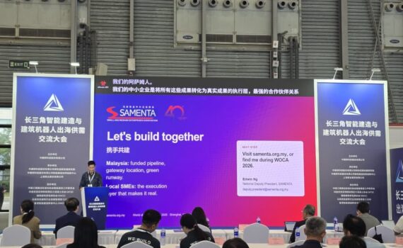 SAMENTA presentation on stage at the Yangtze River Delta Intelligent Construction and Construction Robot Global Conference