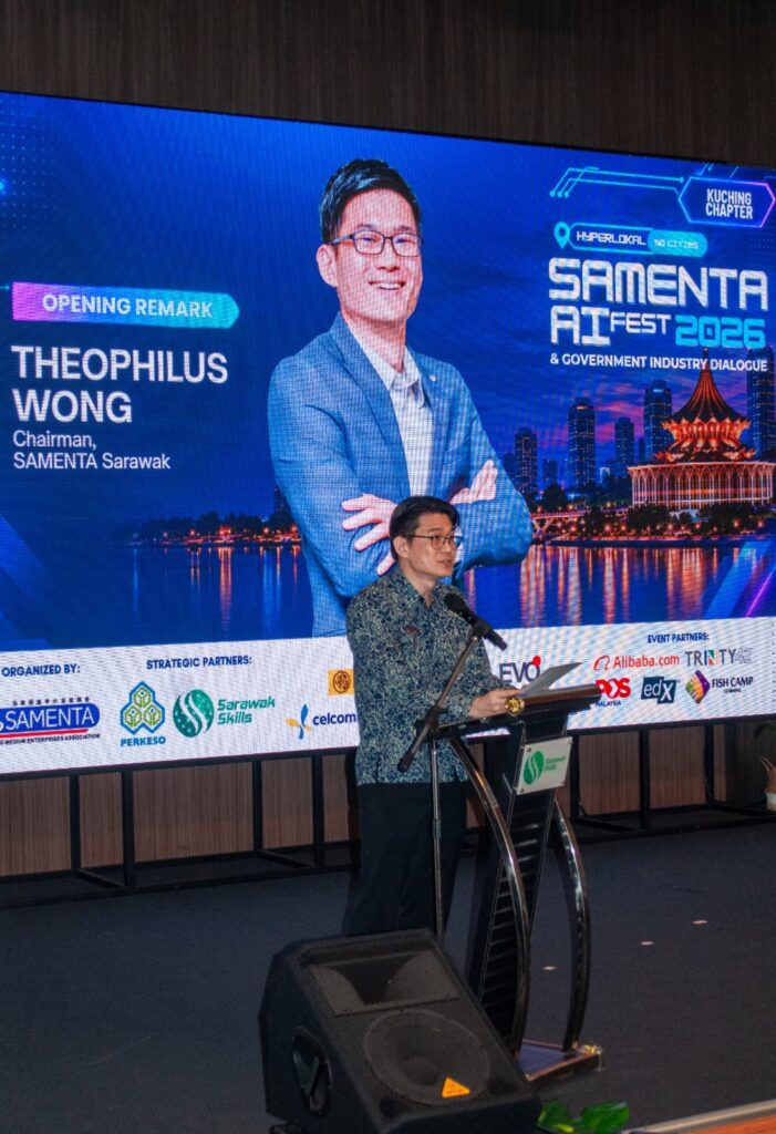 Theophilus Wong, Chairman of SAMENTA Sarawak, delivers the opening remark at the SAMENTA Hyperlokal AI Fest 2026 Kuching Chapter