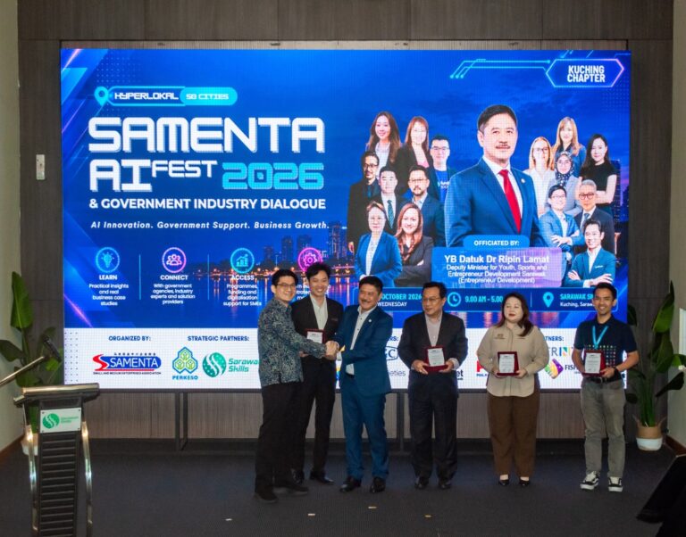 Officiating guests and SAMENTA representatives on stage at the Kuching Chapter of the SAMENTA Hyperlokal AI Fest 2026