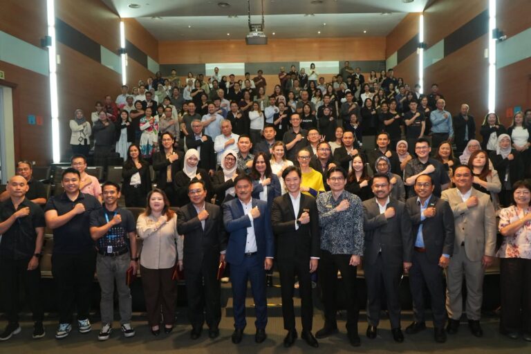 Delegates fill the auditorium at the SAMENTA Hyperlokal AI Fest and Government-Industry Dialogue 2026 in Kuching, Sarawak