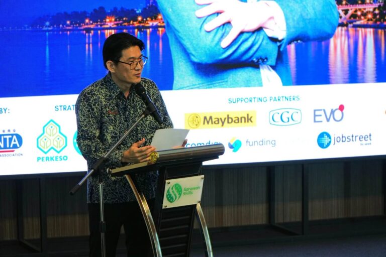 A chapter representative delivers his address at the SAMENTA AI Fest and Government-Industry Dialogue 2026 in Kuching